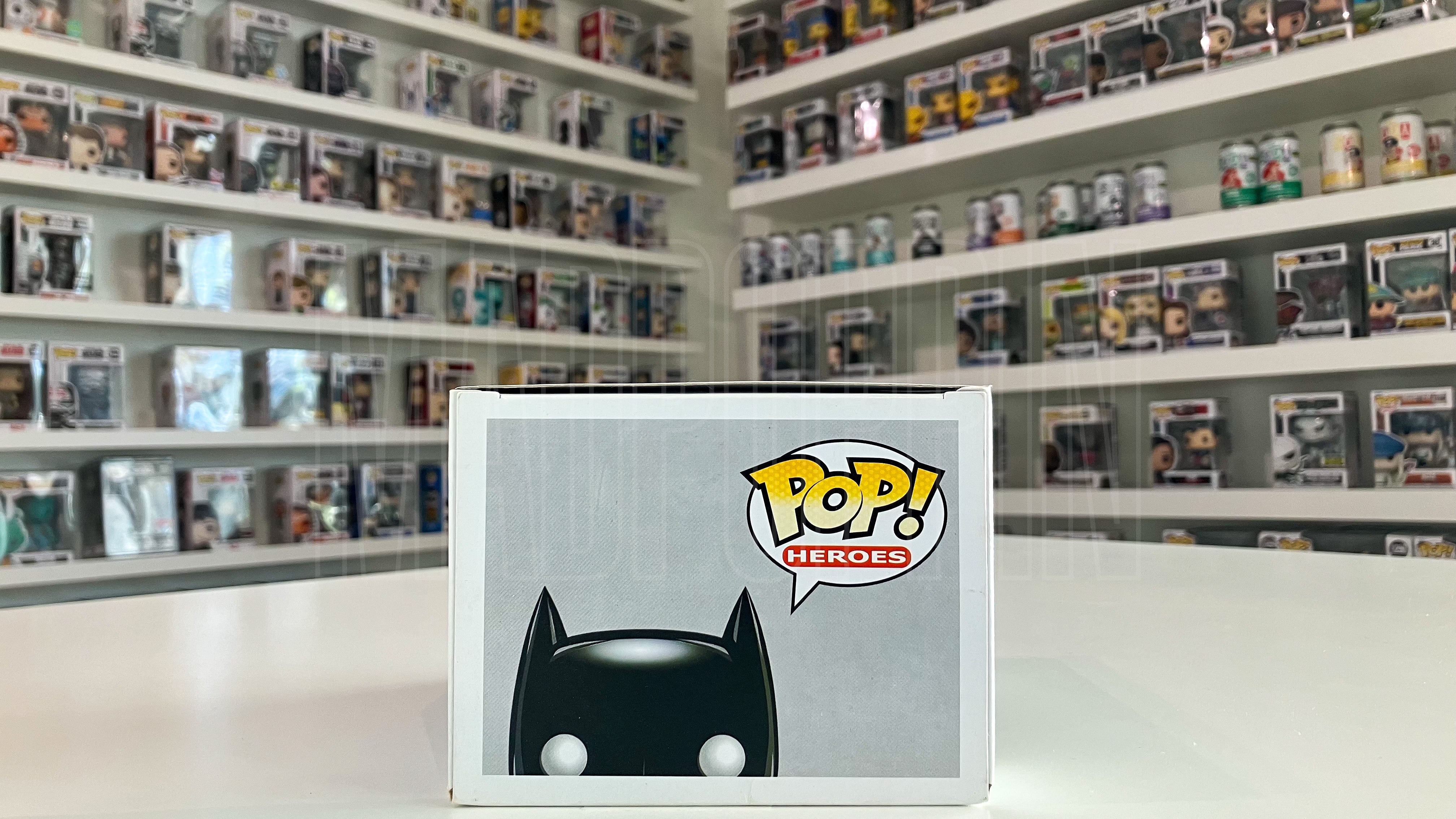 Funko Pop DC Universe Batman Yellow Symbol Error Vaulted 01