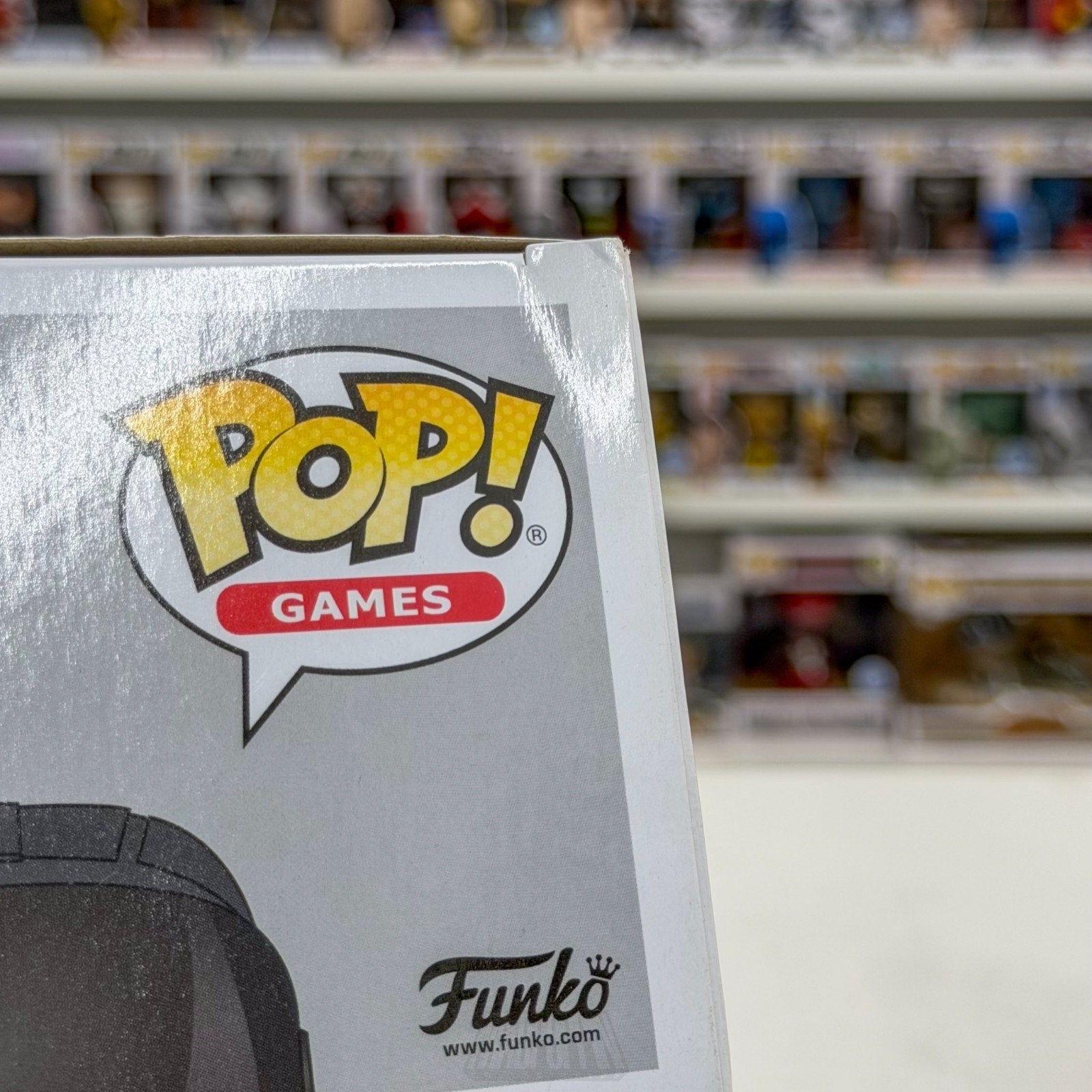Funko Pop Games Fortnite Dark Vanguard Glow 464 Survival Battle Royale Figure