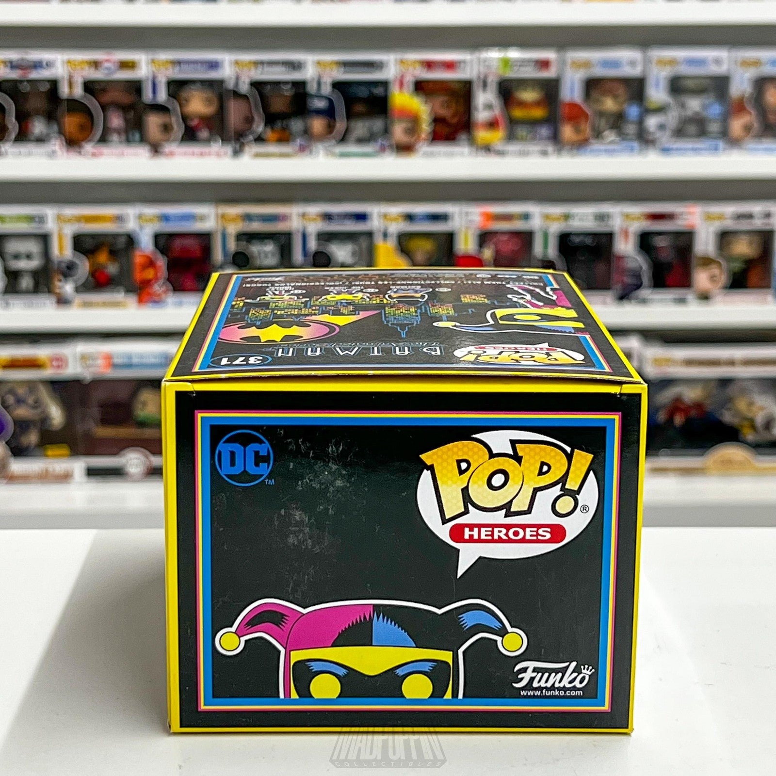 Funko Pop Harley Quinn 371 Batman Animated Black Light Glow Hot Topic Exclusive